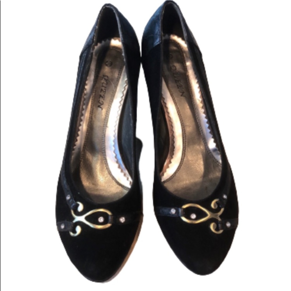QUEEN BLACK FAUX SUEDE PUMPS •  METAL ACCENTS & RHINESTONES • GUC • size 39